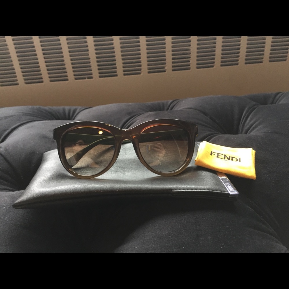 Brand new FENDI sunglasses (Black/Mint)